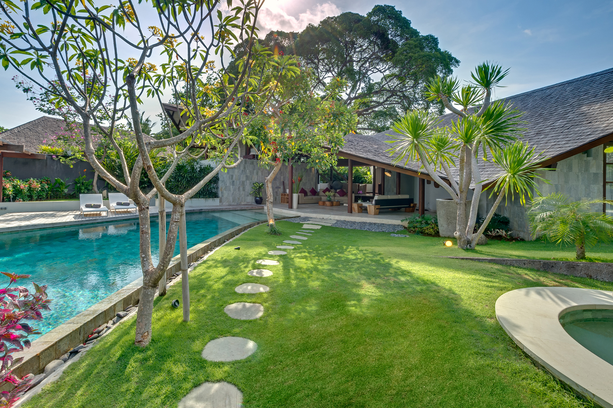 Bali Seminyak Thelayar Gardens And Jacuzzi