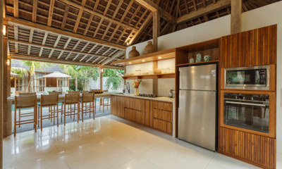 Lunala Villa Kitchen and Breakfast Bar with Pool View | Uluwatu, Bali