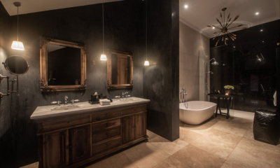 No 77 Leyn Baan His and Hers Bathroom One with Bathtub | Galle, Sri Lanka