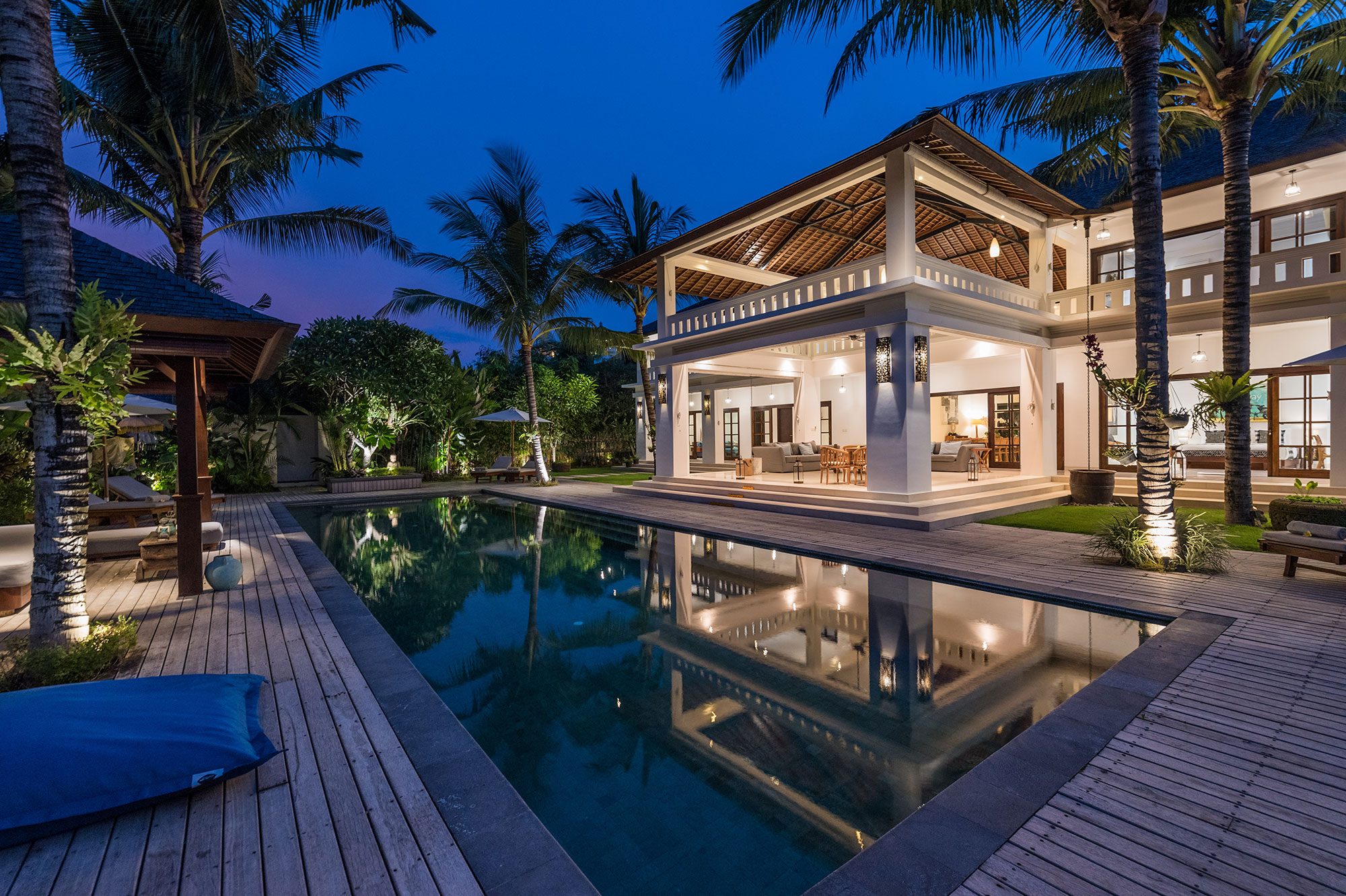 Bali Villa Tjitrap Exterior At Night
