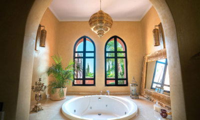 Palais Hassoun Suite Royale En-Suite Bathroom One with Bathtub | Marrakesh, Morocco