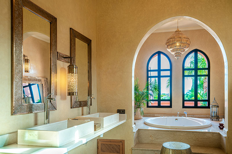 Palais Hassoun Suite Royale En-Suite His and Hers Bathroom One with Bathtub | Marrakesh, Morocco
