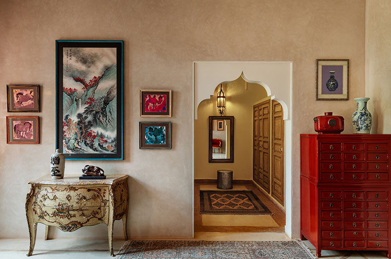 Palais Hassoun Chambre Deluxe Turquoise Bedroom Six with Painting | Marrakesh, Morocco