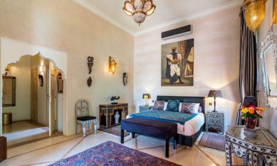 Palais Hassoun Chambre Deluxe Ivoire Bedroom Seven with Painting | Marrakesh, Morocco