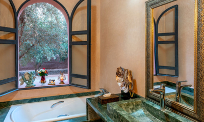 Palais Hassoun Chambre Deluxe Moka Bathroom Eight with Bathtub | Marrakesh, Morocco