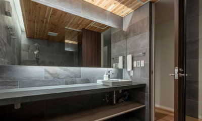 Kumirin Tatami Bathroom with Mirror | Hirafu, Niseko