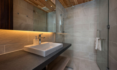 Kumirin Bathroom with Lights | Hirafu, Niseko