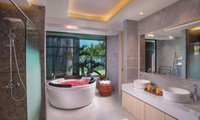 Villa Boonta Bathroom Five with Bathtub | Natai, Phang Nga