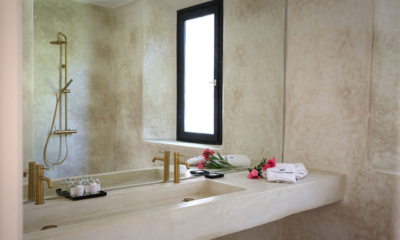 Villa Maggy Rose Bathroom with Mirror | Marrakesh, Morocco