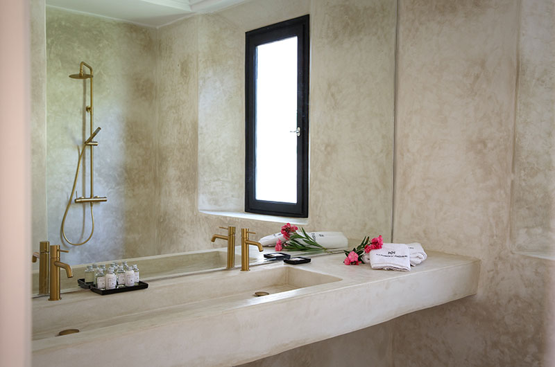 Villa Maggy Rose Bathroom with Mirror | Marrakesh, Morocco