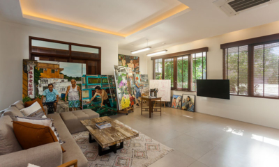 Villa Lenu Lounge Room with Some Art Pieces | Seminyak, Bali