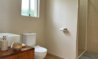 Rockpools Bathroom Two | Efate, Vanuatu