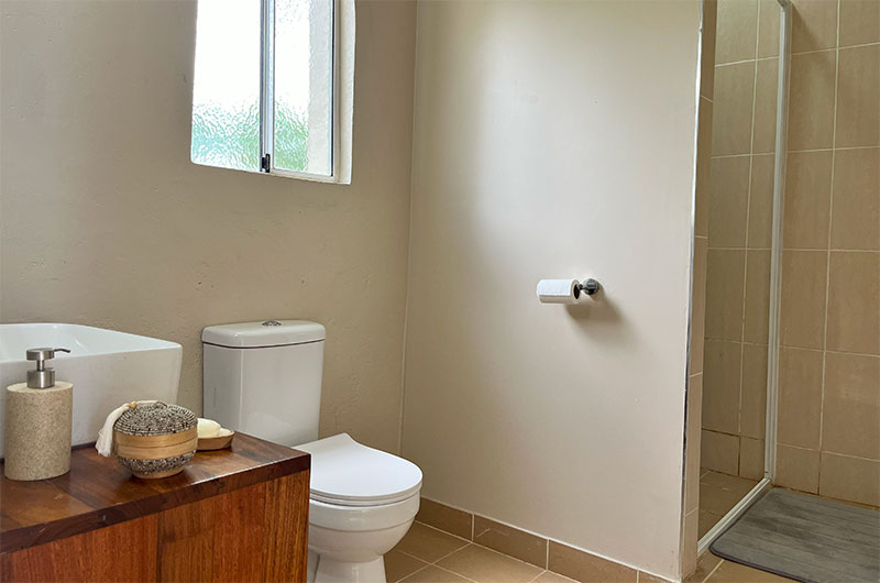 Rockpools Bathroom Two | Efate, Vanuatu