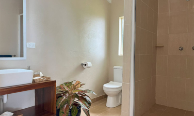 Rockpools Bathroom Three | Efate, Vanuatu