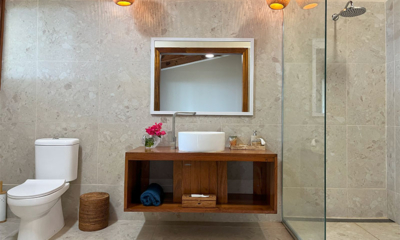Rockpools Bathroom Four | Efate, Vanuatu