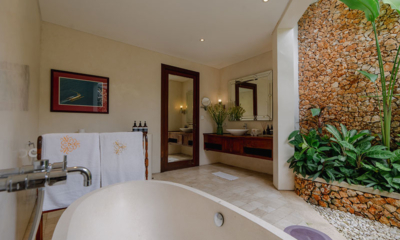 Lataliana Villas Villa Ta Bathroom Four with Bathtub | Seminyak, Bali