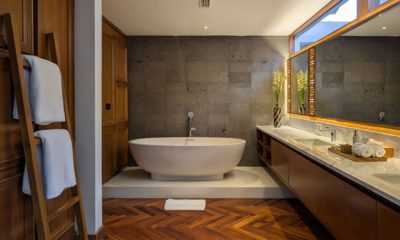 Jeeva Tirta Bathroom One Bathtub | Batubelig, Bali