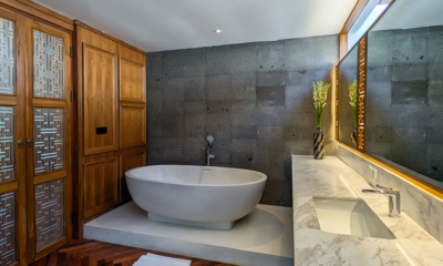 Jeeva Tirta Bathroom One with Bathtub | Batubelig, Bali