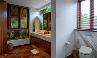 Jeeva Tirta Bathroom Three | Batubelig, Bali