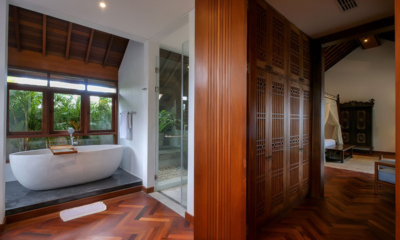 Jeeva Tirta Bathroom Three with Bathtub and View | Batubelig, Bali