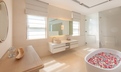 Villa Amarasara En-Suite Bathroom One with Bathtub | Cape Yamu, Phuket