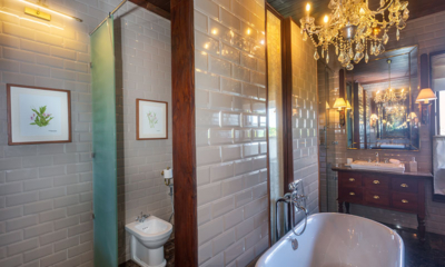 Dendrobium House Raptor Suite En-Suite Bathroom One Bathtub | Kandy, Sri Lanka