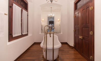 Maya Tangalle En-Suite Bathroom One with Bathtub | Tangalle, Sri Lanka