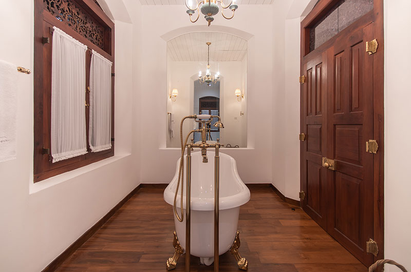 Maya Tangalle En-Suite Bathroom One with Bathtub | Tangalle, Sri Lanka