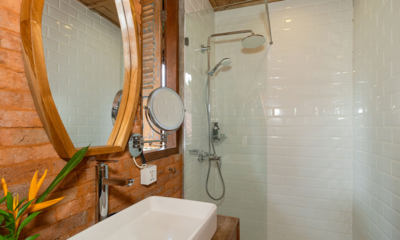 Rumah Melati Estate Bathroom Four with Mirror | Ubud, Bali