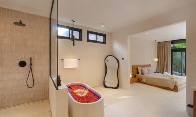 Villa Lamasa Bedroom and Bathroom One with Bathtub | Seminyak, Bali