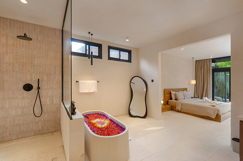 Villa Lamasa Bedroom and Bathroom One with Bathtub | Seminyak, Bali