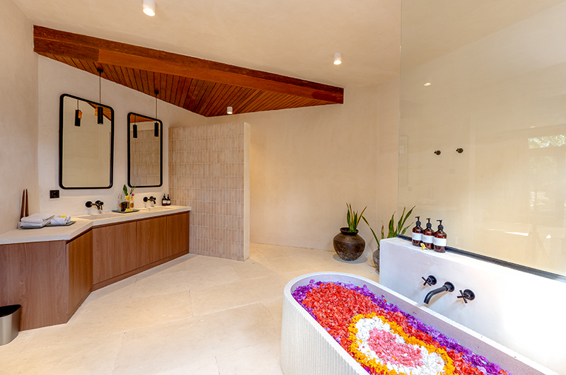 Villa Lamasa Bathroom One with Bathtub | Seminyak, Bali