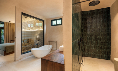 Villa Lamasa Bathroom Two with Bathtub | Seminyak, Bali